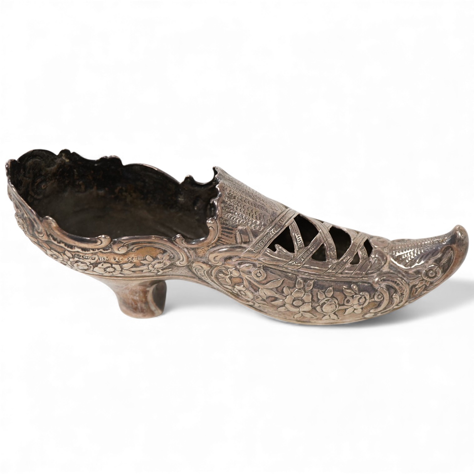 An early 20th century Hanau large novelty silver pin cushion(lacking cushion), modelled as a lady's shoe, import marks for Berthold Muller, Chester, 1907, 15.5cm, 4.8oz.